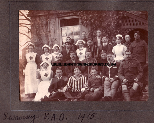 Nurses and patients at Swavesey VAD hospital 1915